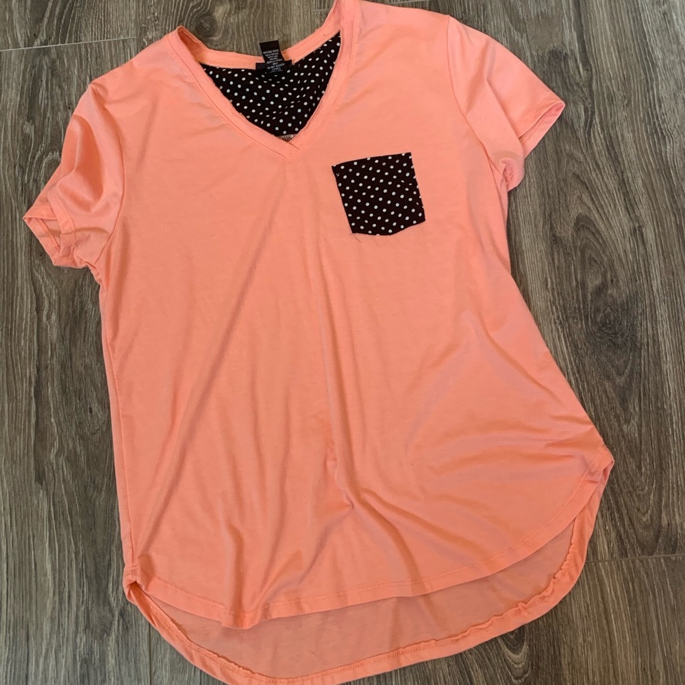 Hi-low tee